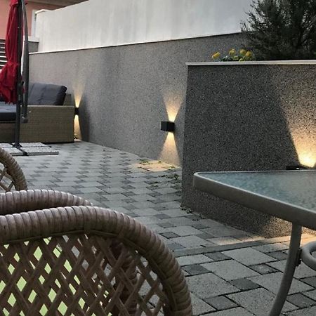 Holiday Home Aspalathos - With Free Parking, Near The Beach, A Few Minutes' Walking Distance To The Unesco Palace Split Eksteriør billede