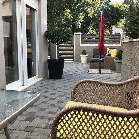 Holiday Home Aspalathos - With Free Parking, Near The Beach, A Few Minutes' Walking Distance To The Unesco Palace Split Eksteriør billede