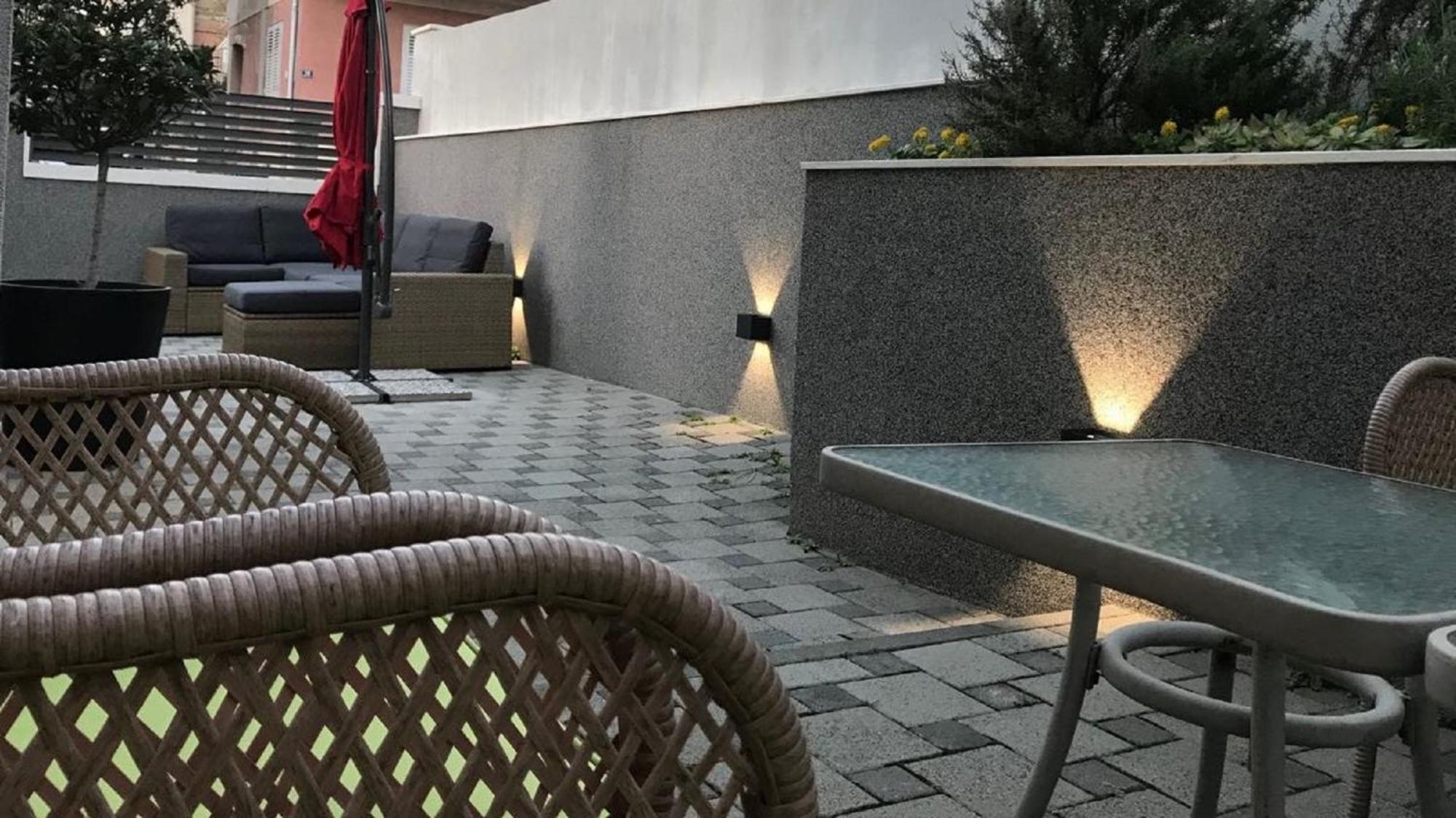 Holiday Home Aspalathos - With Free Parking, Near The Beach, A Few Minutes' Walking Distance To The Unesco Palace Split Eksteriør billede