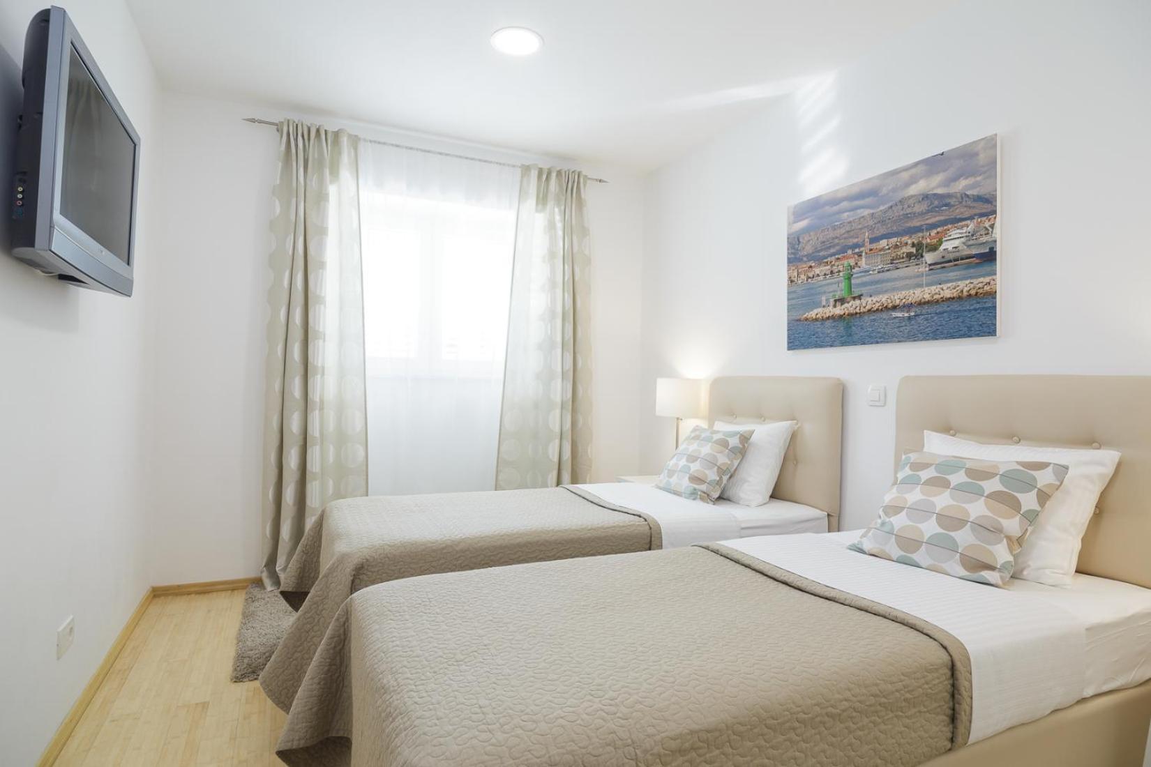 Holiday Home Aspalathos - With Free Parking, Near The Beach, A Few Minutes' Walking Distance To The Unesco Palace Split Eksteriør billede