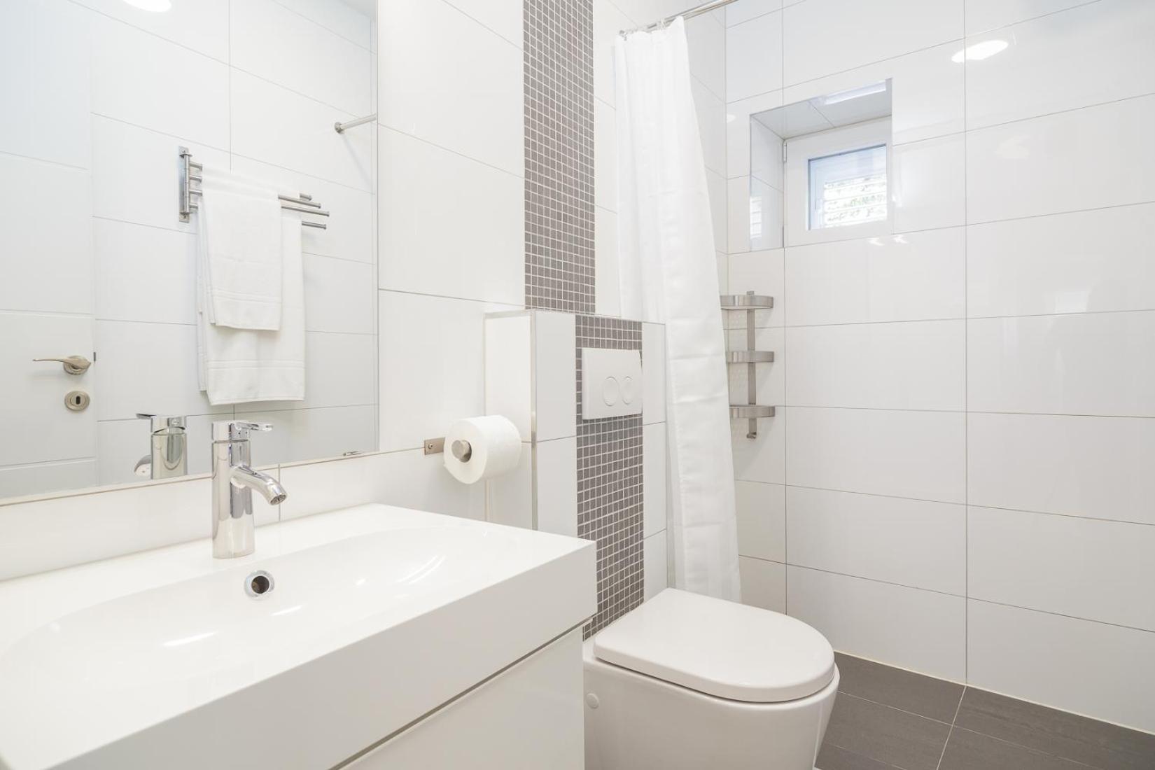 Holiday Home Aspalathos - With Free Parking, Near The Beach, A Few Minutes' Walking Distance To The Unesco Palace Split Eksteriør billede