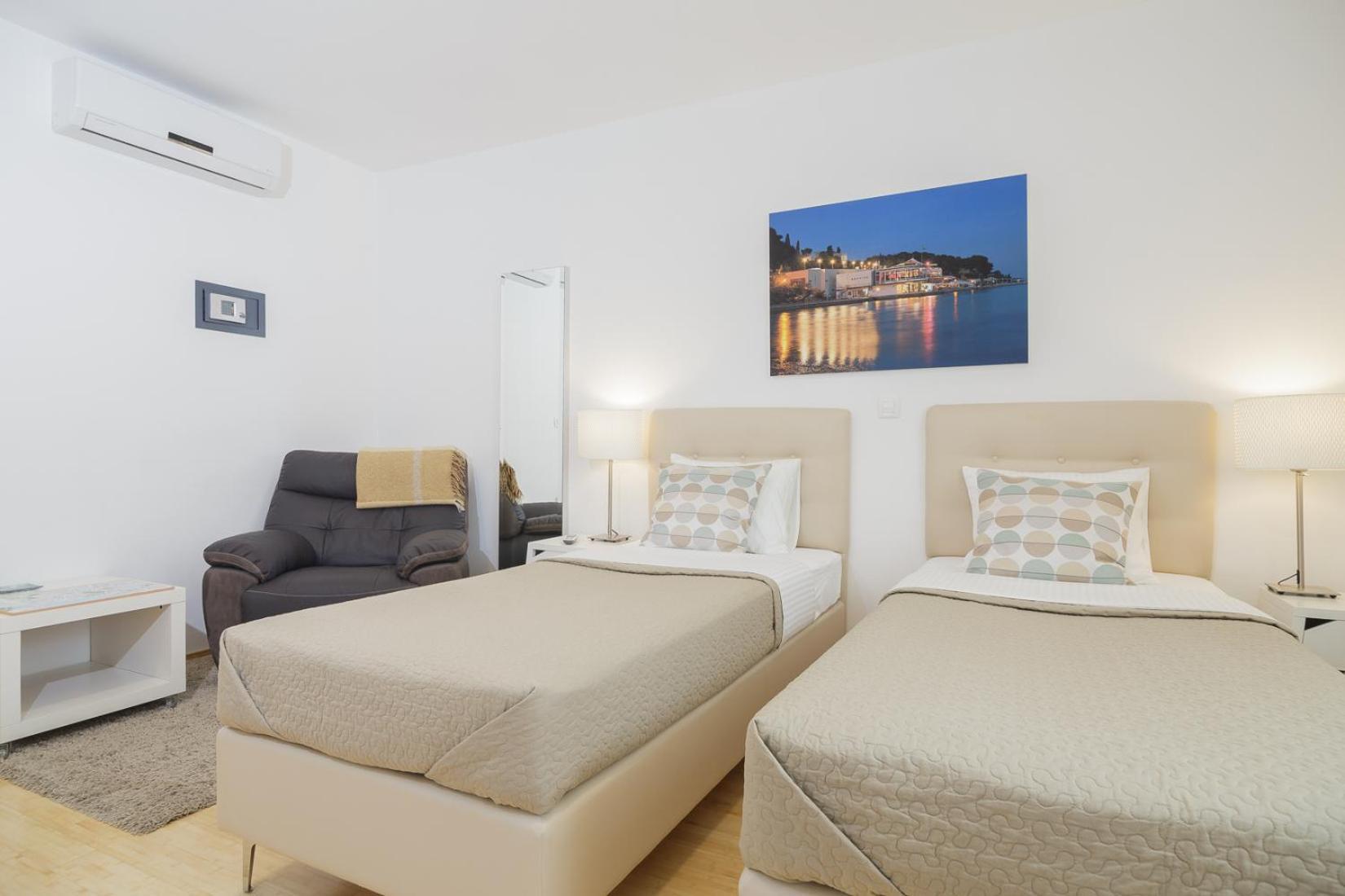 Holiday Home Aspalathos - With Free Parking, Near The Beach, A Few Minutes' Walking Distance To The Unesco Palace Split Eksteriør billede