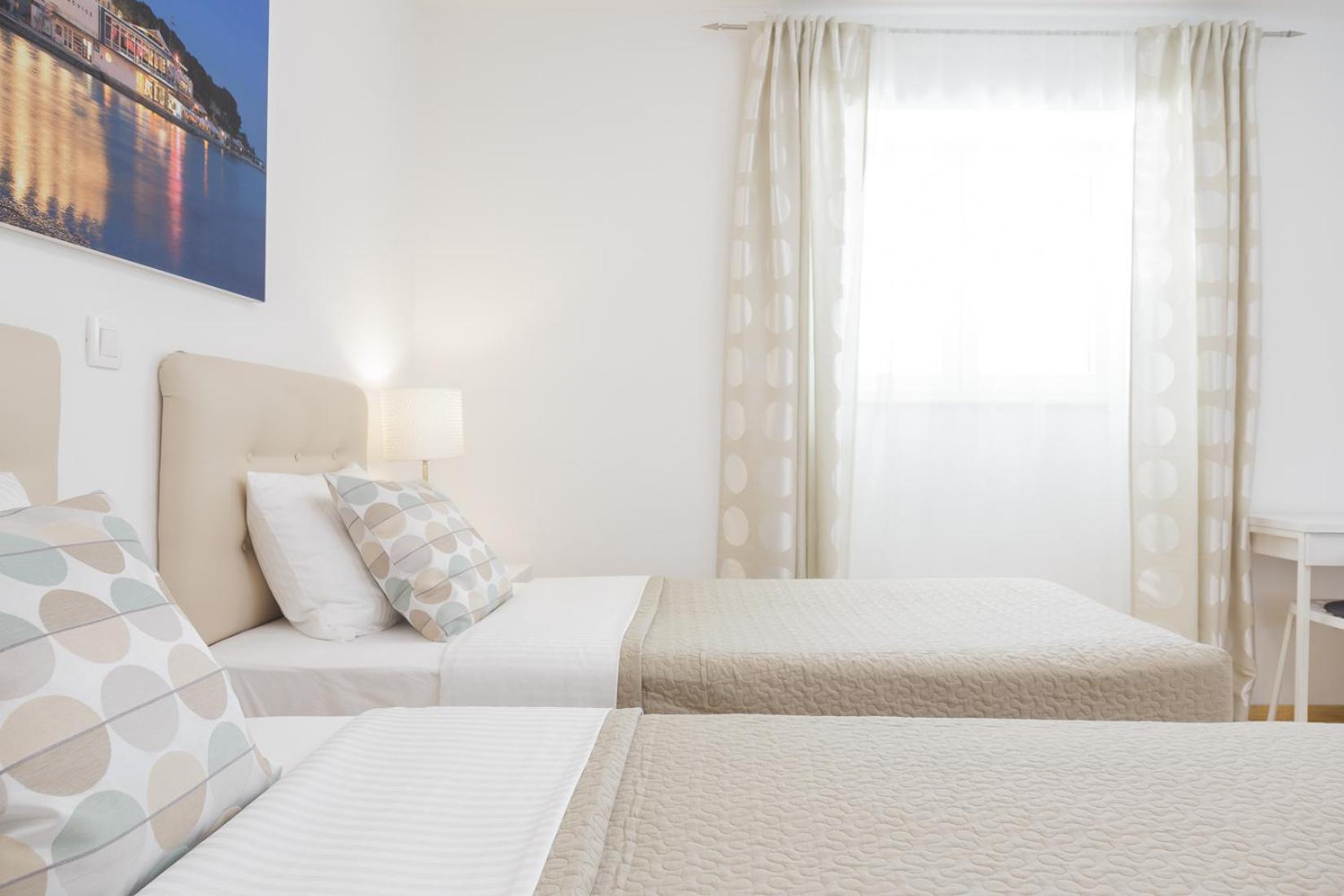 Holiday Home Aspalathos - With Free Parking, Near The Beach, A Few Minutes' Walking Distance To The Unesco Palace Split Eksteriør billede