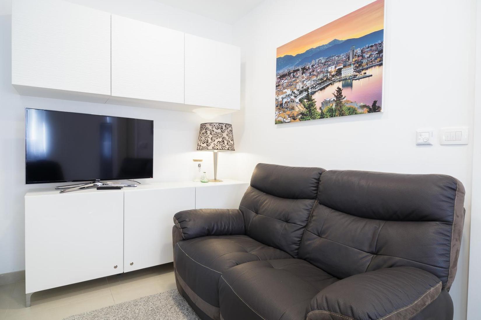 Holiday Home Aspalathos - With Free Parking, Near The Beach, A Few Minutes' Walking Distance To The Unesco Palace Split Eksteriør billede