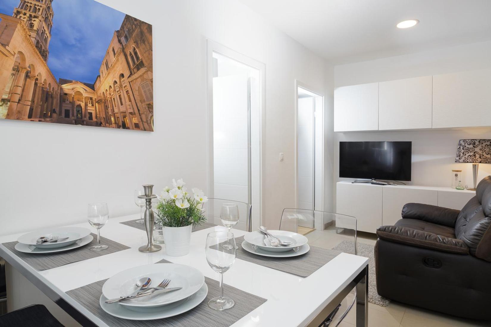 Holiday Home Aspalathos - With Free Parking, Near The Beach, A Few Minutes' Walking Distance To The Unesco Palace Split Eksteriør billede