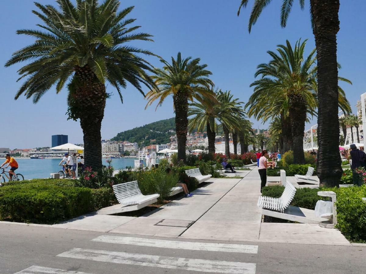 Holiday Home Aspalathos - With Free Parking, Near The Beach, A Few Minutes' Walking Distance To The Unesco Palace Split Eksteriør billede