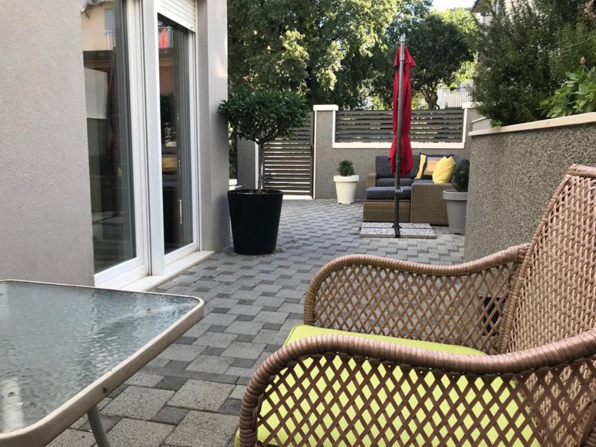 Holiday Home Aspalathos - With Free Parking, Near The Beach, A Few Minutes' Walking Distance To The Unesco Palace Split Eksteriør billede