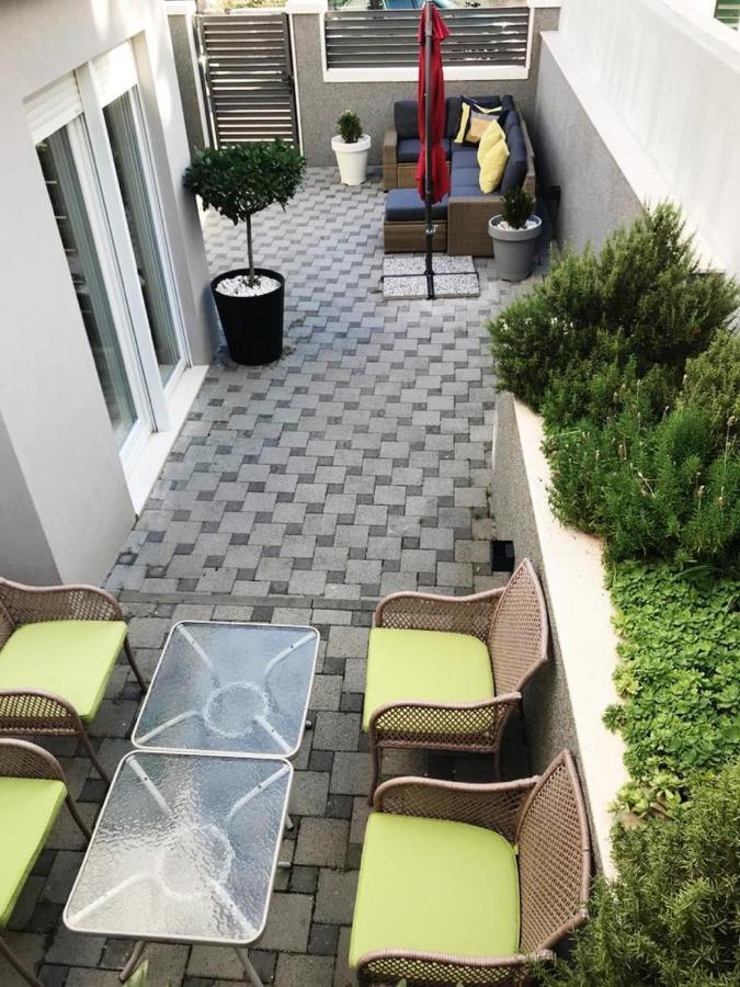 Holiday Home Aspalathos - With Free Parking, Near The Beach, A Few Minutes' Walking Distance To The Unesco Palace Split Eksteriør billede